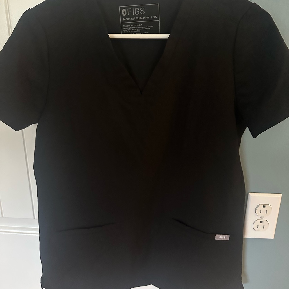 Figs black scrub top